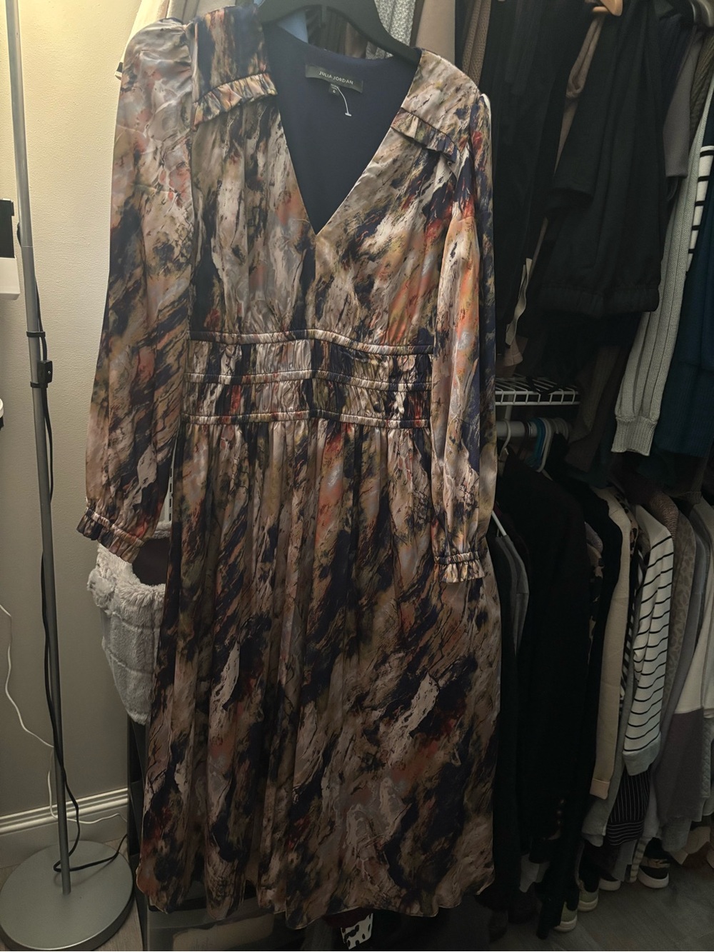julia jordan Abstract Brushstroke V-Neck Midi Dress - Navy, Cream, Rust
